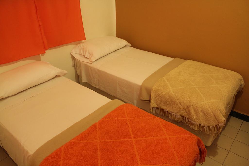 Turning Point Hostel Кордова Экстерьер фото