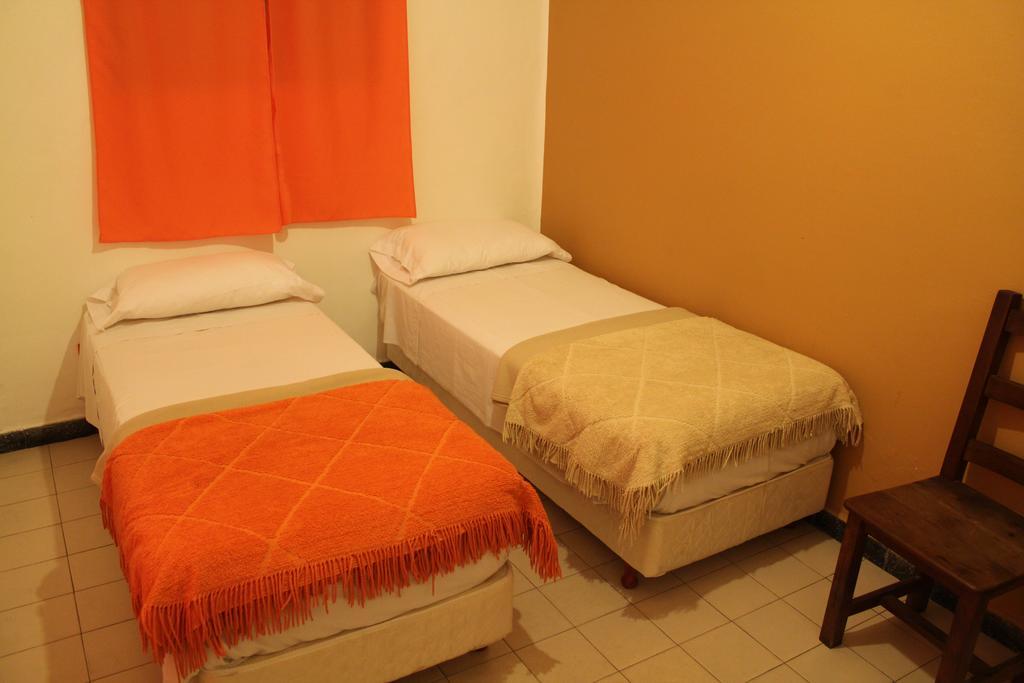 Turning Point Hostel Кордова Экстерьер фото