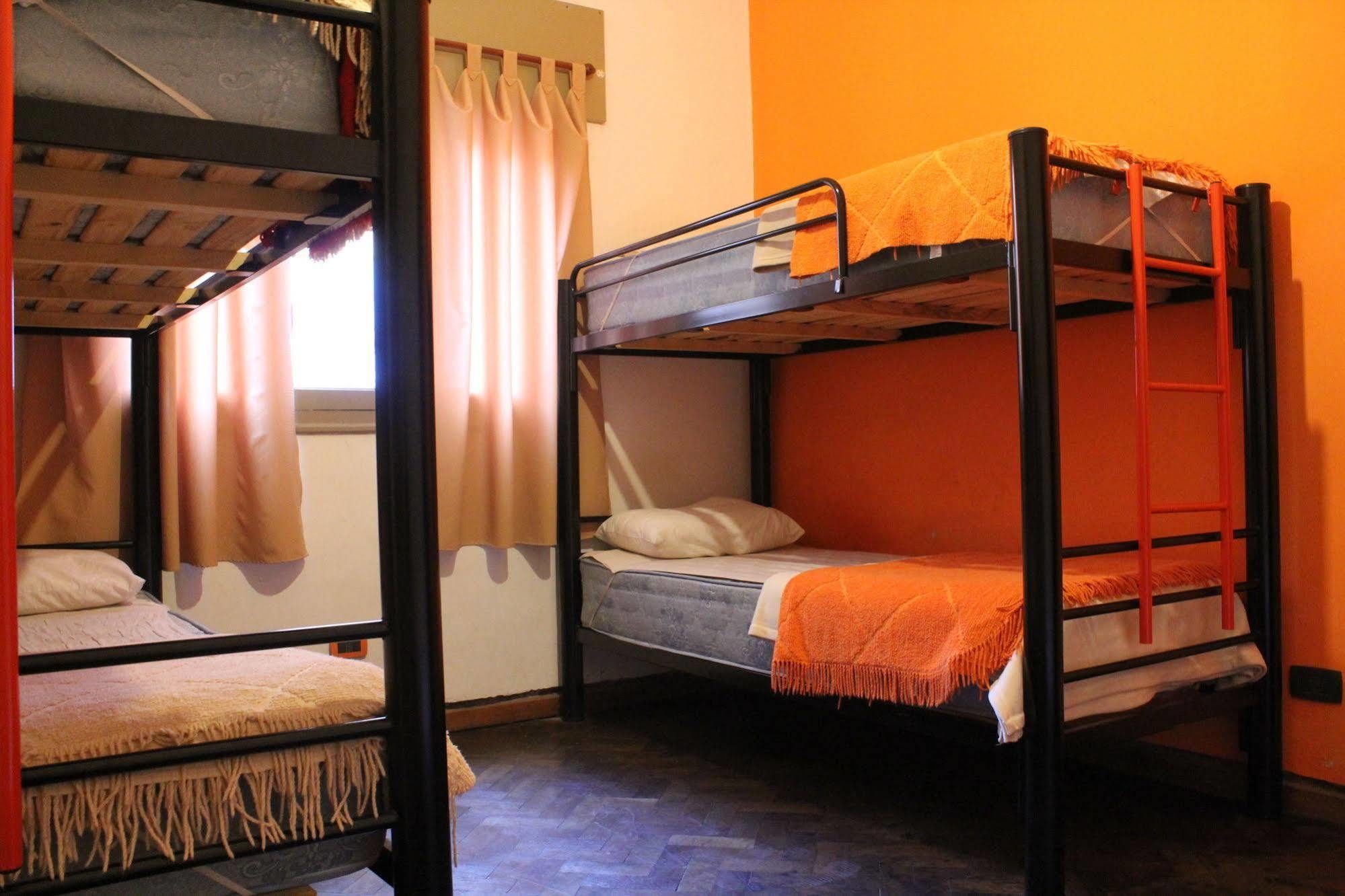 Turning Point Hostel Кордова Экстерьер фото