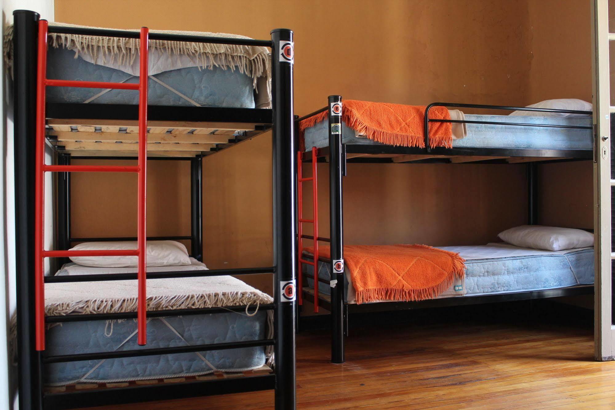 Turning Point Hostel Кордова Экстерьер фото