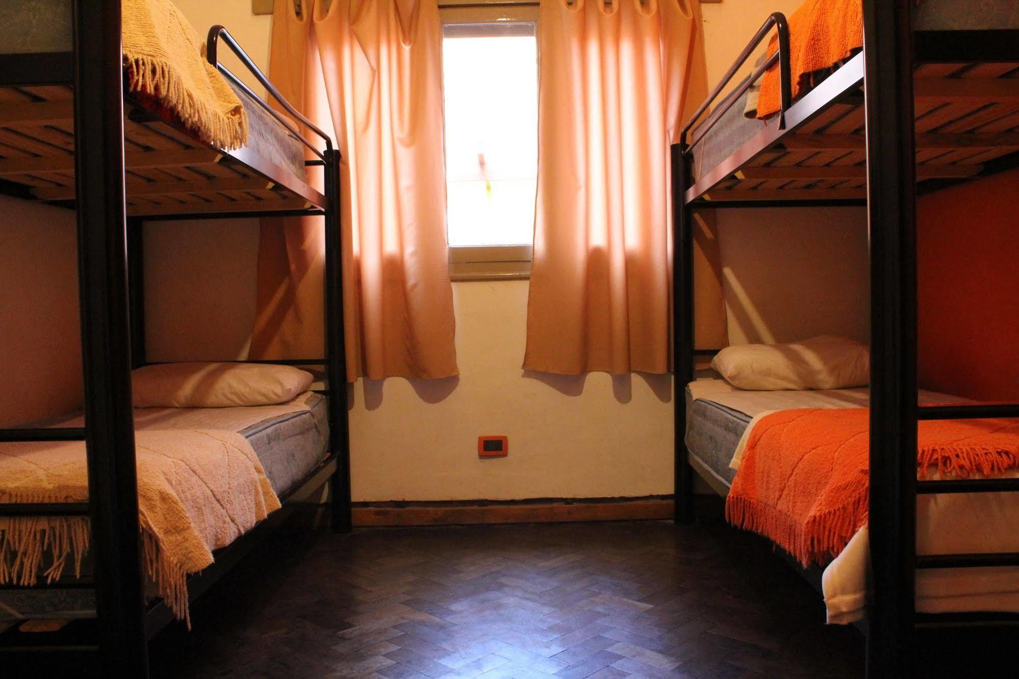 Turning Point Hostel Кордова Экстерьер фото